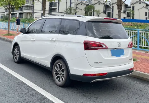 2019 BaoJun 730 1.5L 105HP L4 6MT,autocango,china used car exporter,china ev exporter,chinese used car exporter,chinese used ev exporter