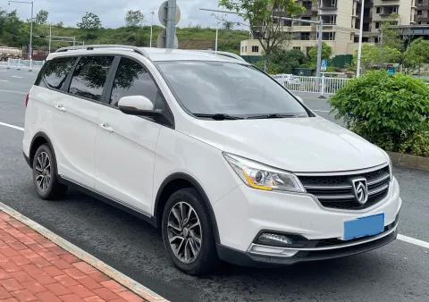 2019 BaoJun 730 1.5L 105HP L4 6MT,autocango,china used car exporter,china ev exporter,chinese used car exporter,chinese used ev exporter