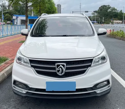 2019 BaoJun 730 1.5L 105HP L4 6MT,autocango,china used car exporter,china ev exporter,chinese used car exporter,chinese used ev exporter