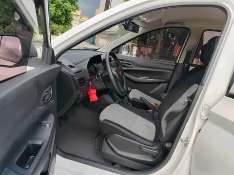 2023 WuLing RongGuang New Truck 1.5L 102HP L4 5MT