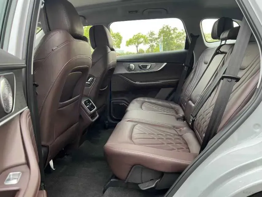 2022 Chery Tiggo 8 PRO 2.0T 254HP L4 7DCT,autocango,china used car exporter,china ev exporter,chinese used car exporter,chinese used ev exporter