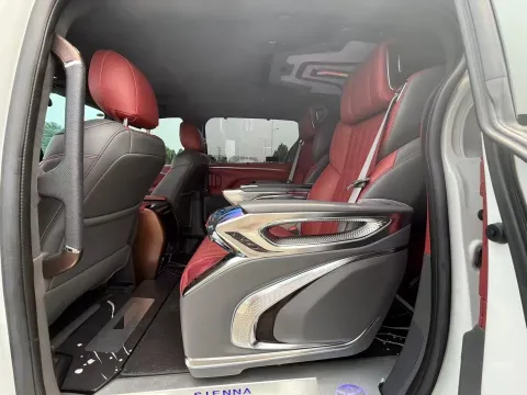 2024 Toyota Sienna 2.5L 189HP L4 E-CVT Hybrid