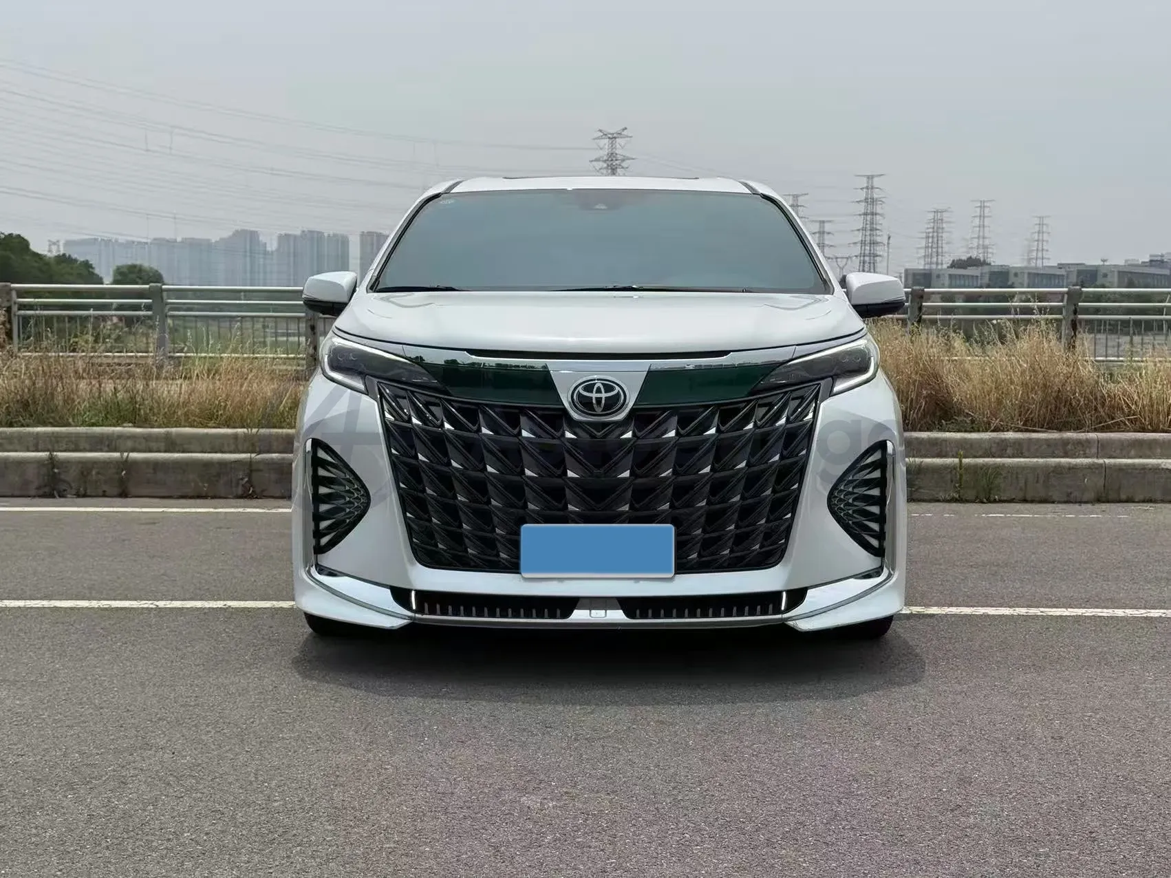 2024 Toyota Sienna 2.5L 189HP L4 E-CVT Hybrid,autocango,china used car exporter,china ev exporter,chinese used car exporter,chinese used ev exporter