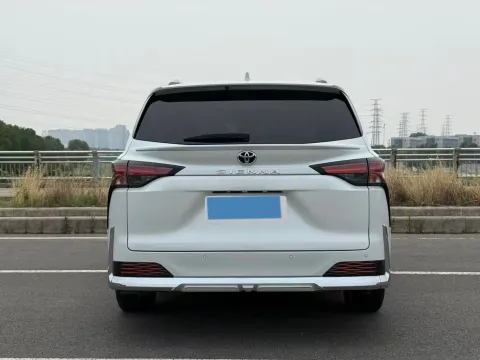 2024 Toyota Sienna 2.5L 189HP L4 E-CVT Hybrid