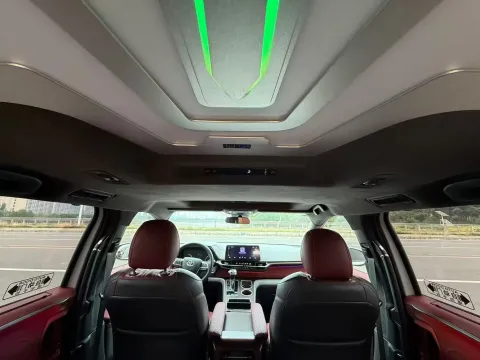 2024 Toyota Sienna 2.5L 189HP L4 E-CVT Hybrid