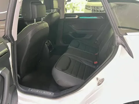 2023 Volkswagen CC 2.0T 220HP L4 7DCT,autocango,china used car exporter,china ev exporter,chinese used car exporter,chinese used ev exporter