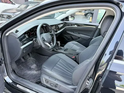 2024 Volkswagen Passat 2.0T 220HP L4 7DCT