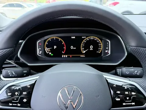 2024 Volkswagen Passat 2.0T 220HP L4 7DCT