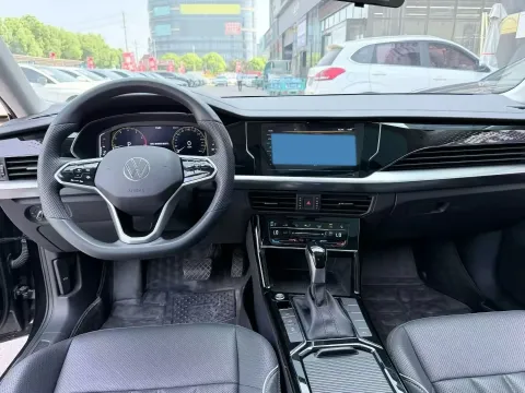 2024 Volkswagen Passat 2.0T 220HP L4 7DCT