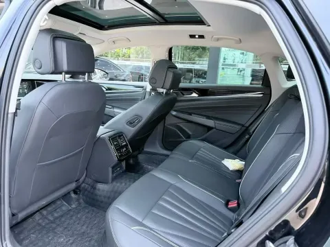 2024 Volkswagen Passat 2.0T 220HP L4 7DCT