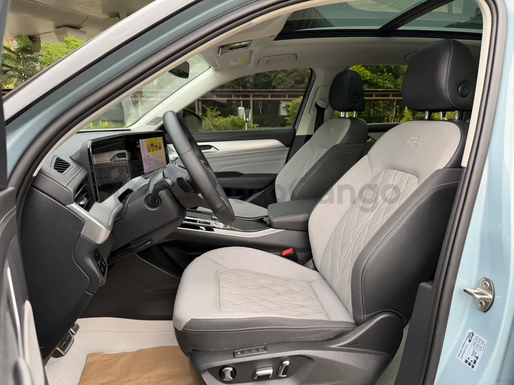 2023 Volkswagen Tavendor 2.0T 220HP L4 7DCT,autocango,china used car exporter,china ev exporter,chinese used car exporter,chinese used ev exporter