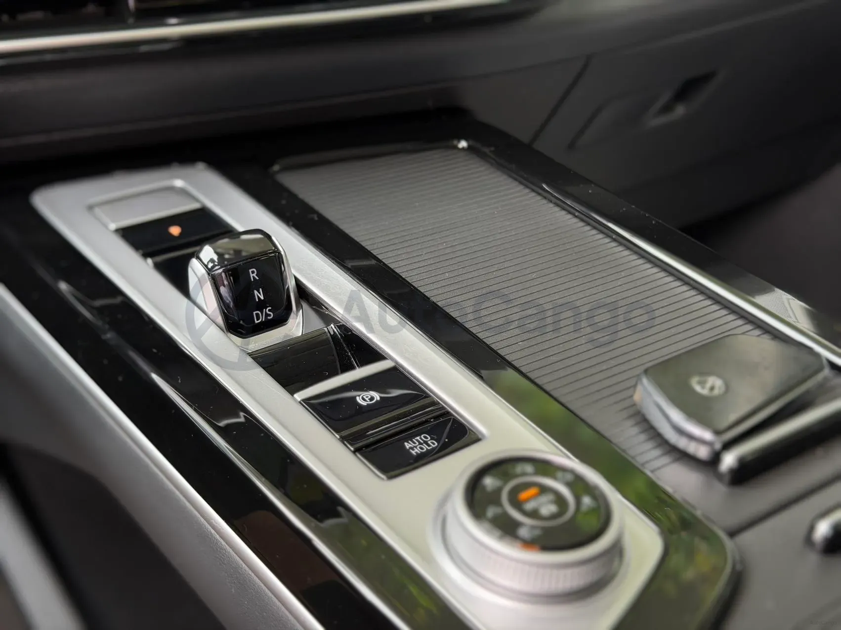 2023 Volkswagen Tavendor 2.0T 220HP L4 7DCT,autocango,china used car exporter,china ev exporter,chinese used car exporter,chinese used ev exporter