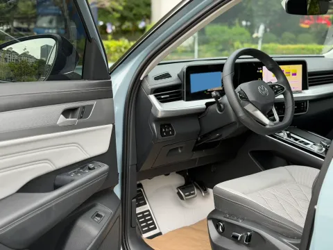 2023 Volkswagen Tavendor 2.0T 220HP L4 7DCT