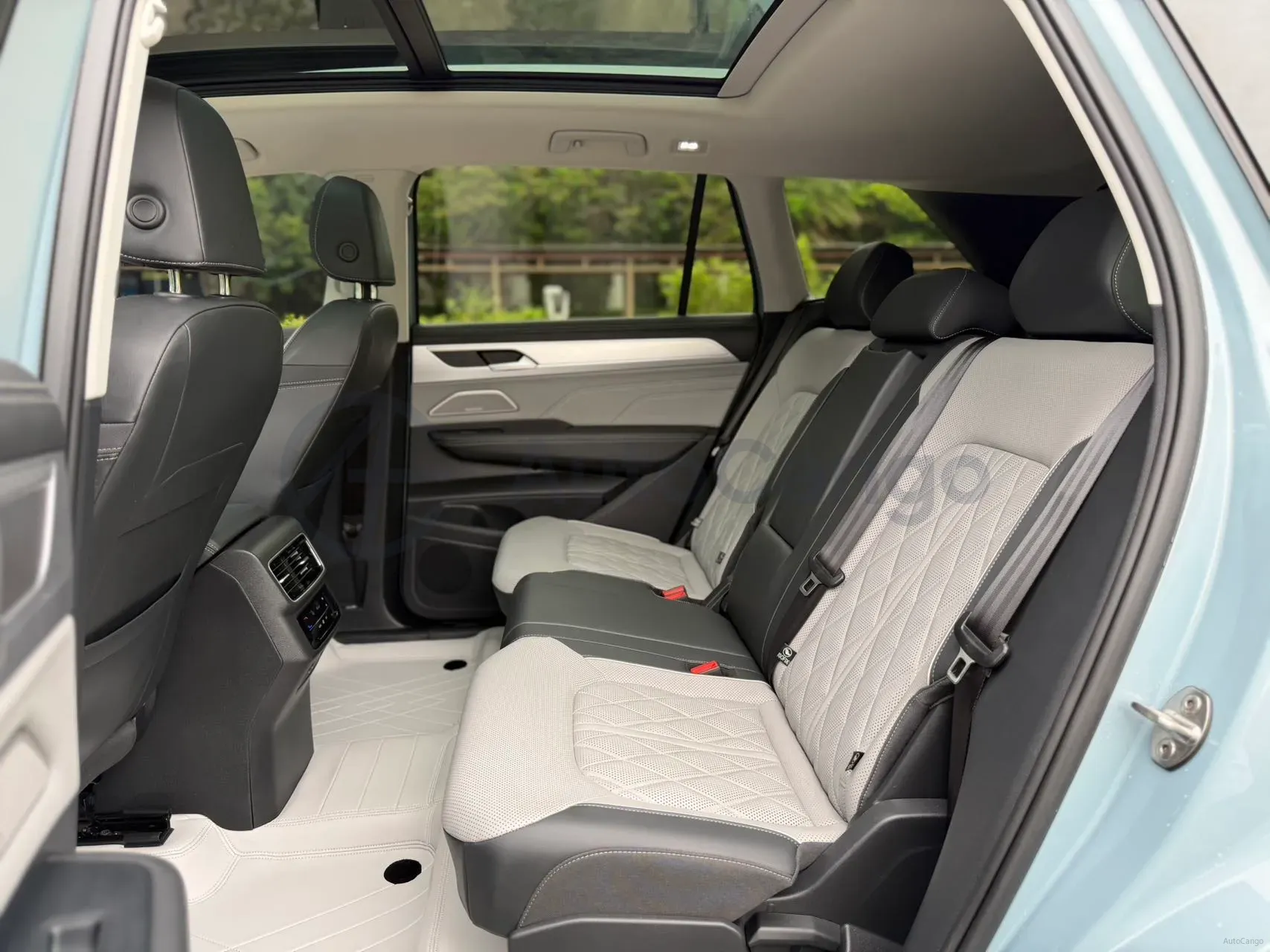 2023 Volkswagen Tavendor 2.0T 220HP L4 7DCT,autocango,china used car exporter,china ev exporter,chinese used car exporter,chinese used ev exporter