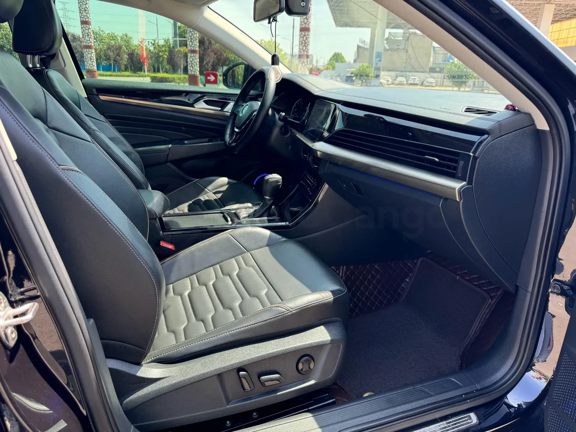 2021 Volkswagen Passat 2.0T 186HP L4 7DCT,autocango,china used car exporter,china ev exporter,chinese used car exporter,chinese used ev exporter