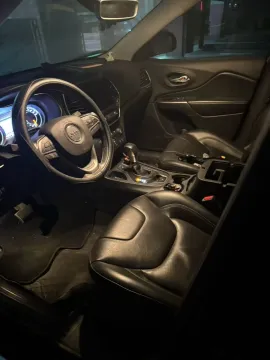 2019 Jeep Cherokee 2.0T 234HP L4 9AT,autocango,china used car exporter,china ev exporter,chinese used car exporter,chinese used ev exporter