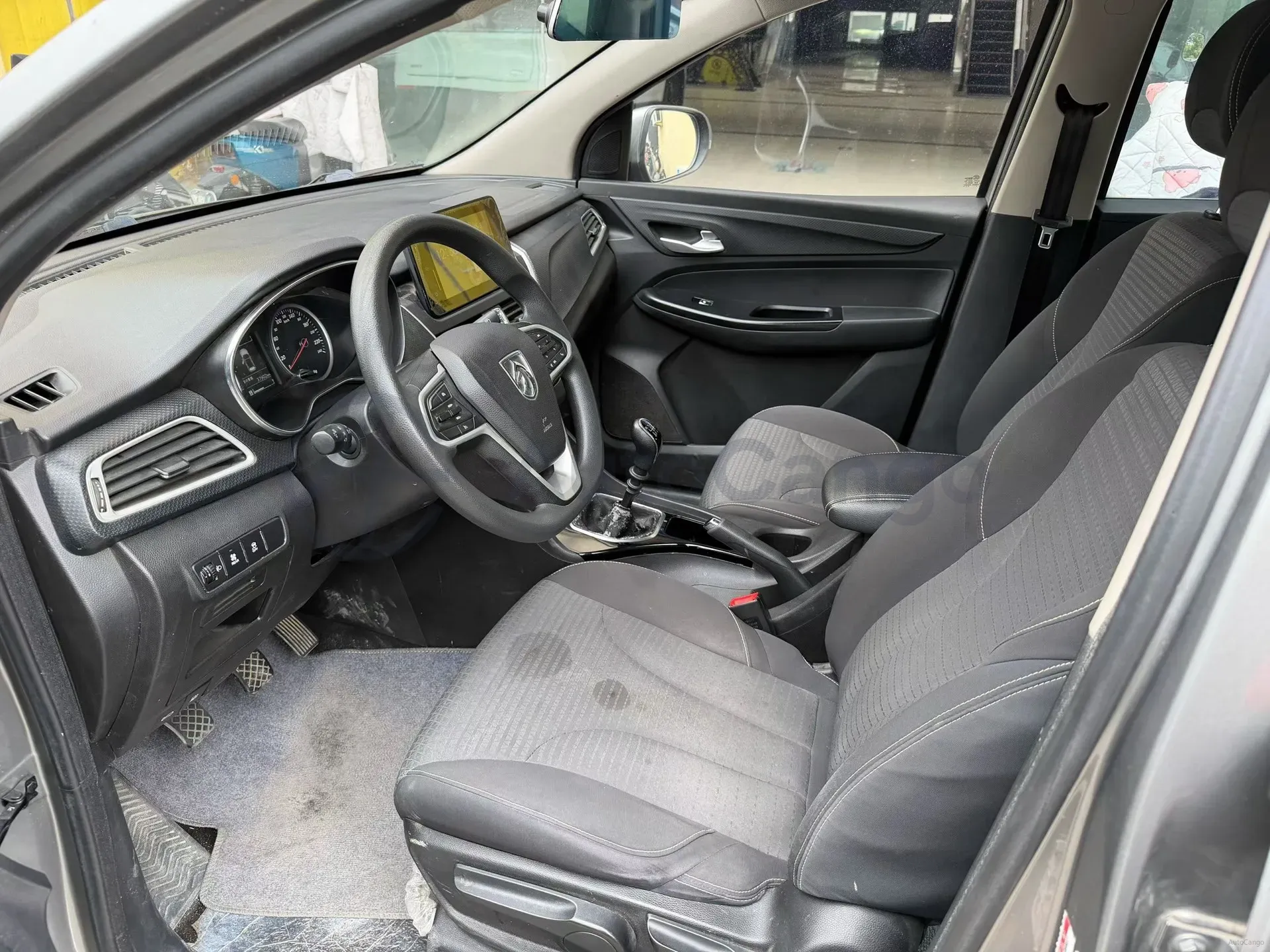 2019 BaoJun 730 1.5T 147HP L4 6MT,autocango,china used car exporter,china ev exporter,chinese used car exporter,chinese used ev exporter