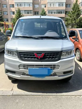 2023 WuLing RongGuang New Truck 1.5L 102HP L4 5MT