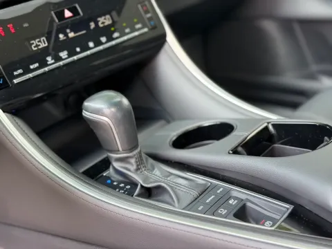 2022 Toyota Avalon 2.5L 178HP L4 E-CVT Hybrid
