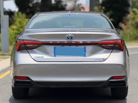2022 Toyota Avalon 2.5L 178HP L4 E-CVT Hybrid