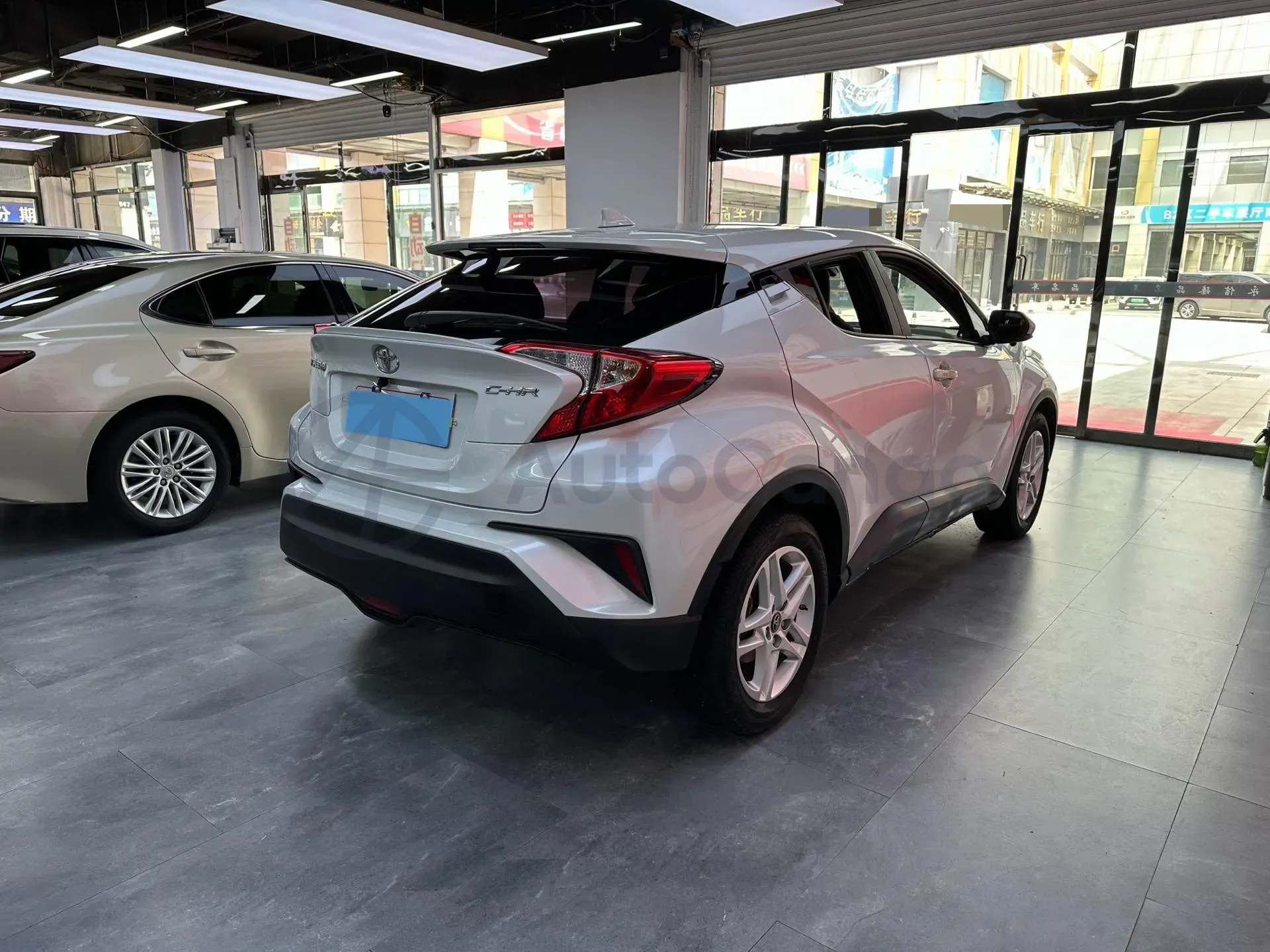 2022 Toyota C-HR 2.0L 171HP L4 CVT,autocango,china used car exporter,china ev exporter,chinese used car exporter,chinese used ev exporter