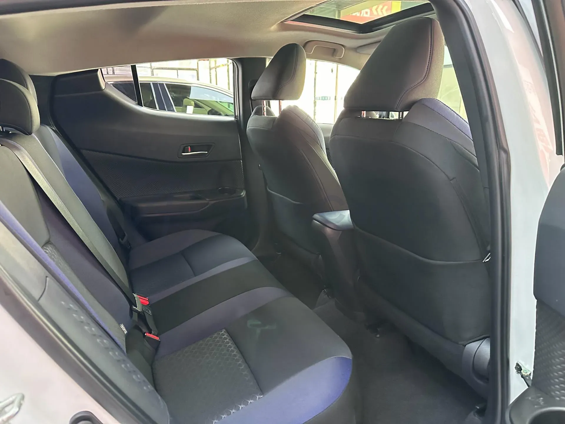 2022 Toyota C-HR 2.0L 171HP L4 CVT,autocango,china used car exporter,china ev exporter,chinese used car exporter,chinese used ev exporter