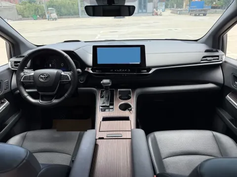 2024 Toyota Granvia 2.5L 189HP L4 E-CVT Hybrid