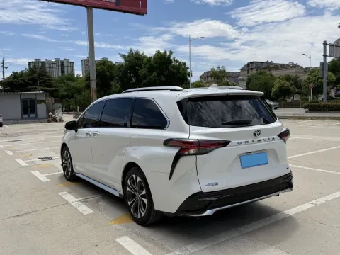 2024 Toyota Granvia 2.5L 189HP L4 E-CVT Hybrid