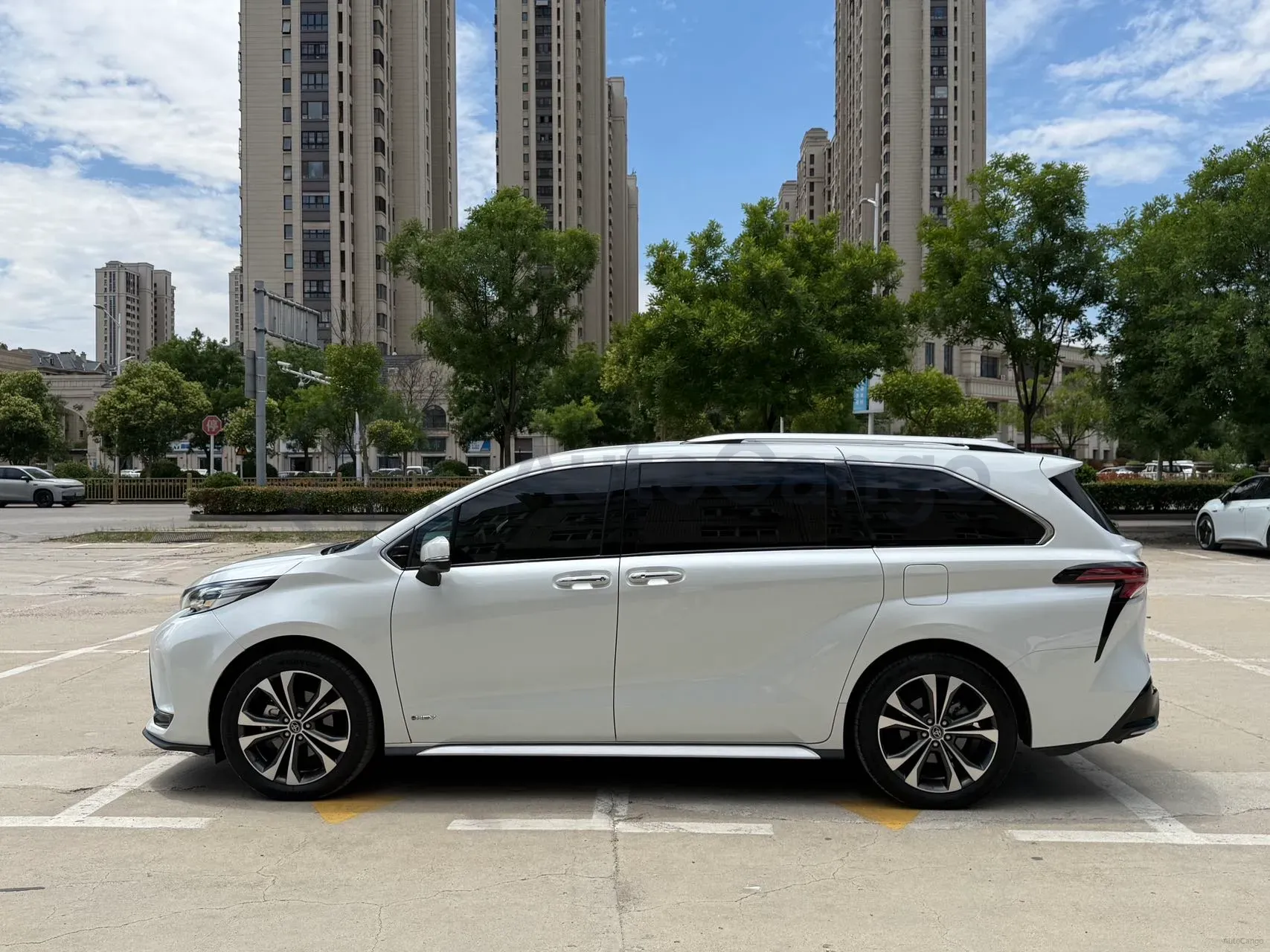 2024 Toyota Granvia 2.5L 189HP L4 E-CVT Hybrid,autocango,china used car exporter,china ev exporter,chinese used car exporter,chinese used ev exporter