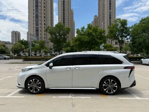2024 Toyota Granvia 2.5L 189HP L4 E-CVT Hybrid