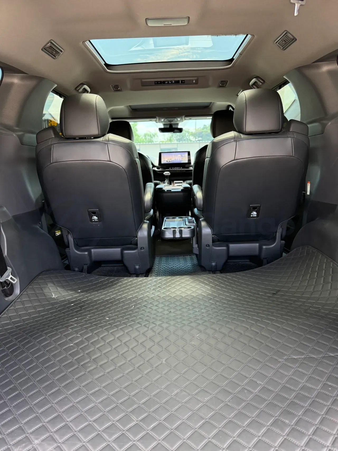 2024 Toyota Granvia 2.5L 189HP L4 E-CVT Hybrid,autocango,china used car exporter,china ev exporter,chinese used car exporter,chinese used ev exporter
