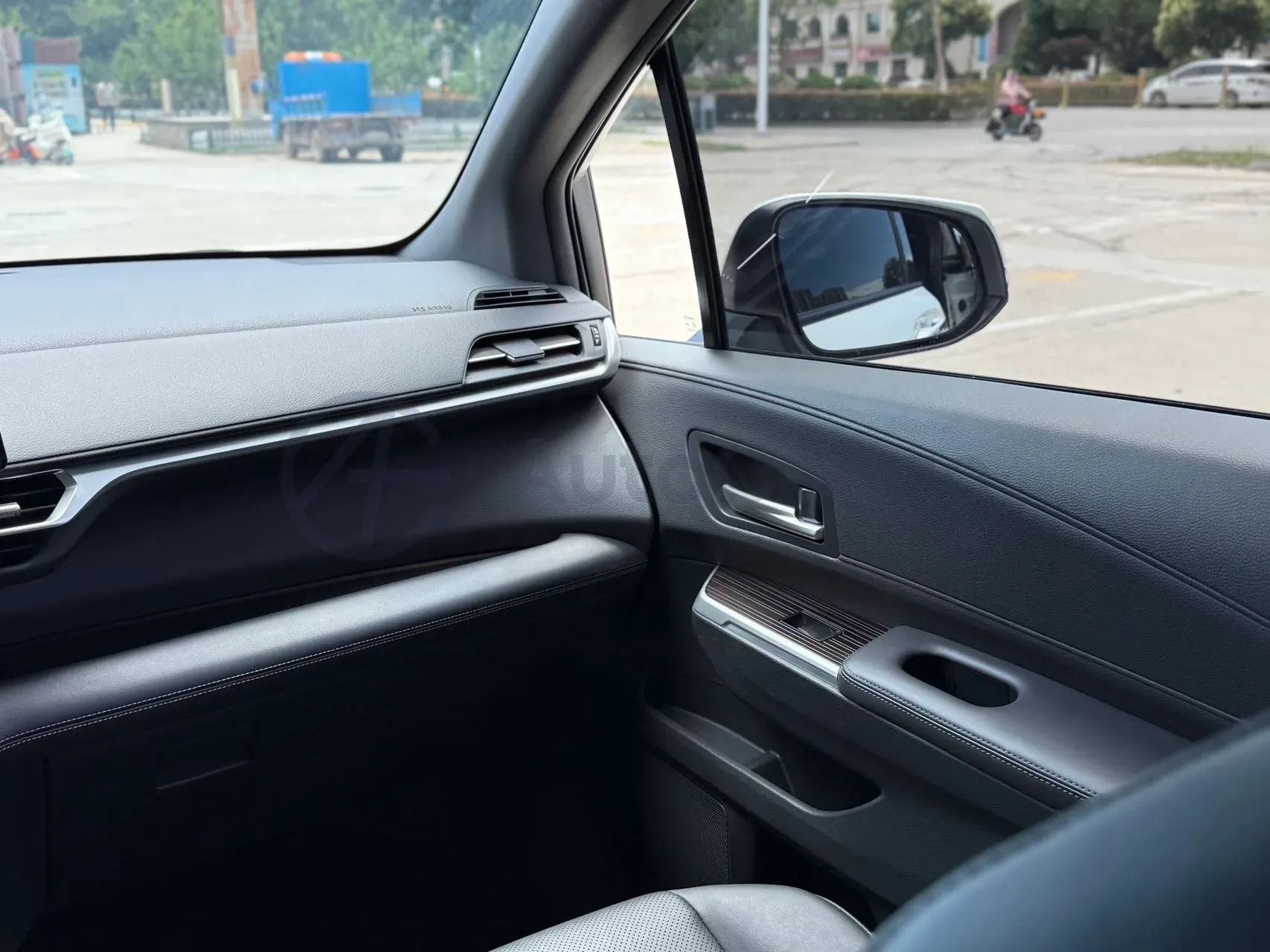 2024 Toyota Granvia 2.5L 189HP L4 E-CVT Hybrid,autocango,china used car exporter,china ev exporter,chinese used car exporter,chinese used ev exporter