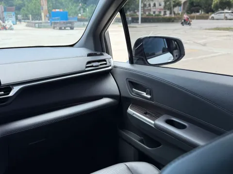 2024 Toyota Granvia 2.5L 189HP L4 E-CVT Hybrid