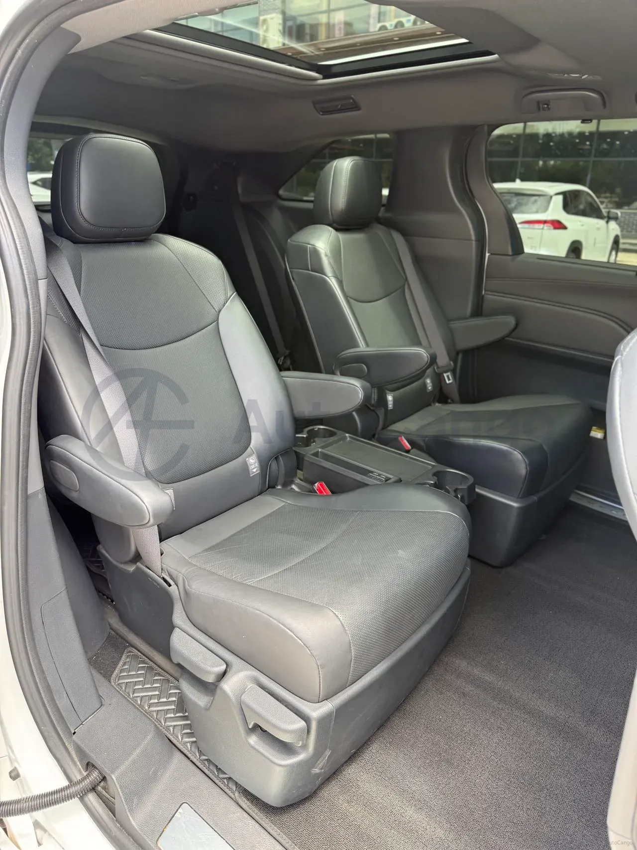 2024 Toyota Granvia 2.5L 189HP L4 E-CVT Hybrid,autocango,china used car exporter,china ev exporter,chinese used car exporter,chinese used ev exporter