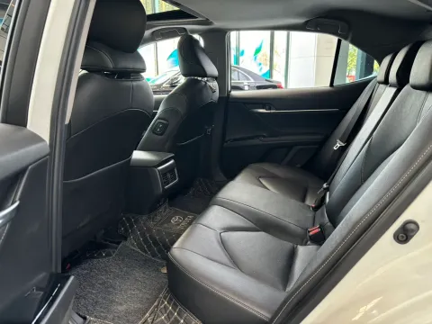 2021 Toyota Camry 2.5L 209HP L4 8AT