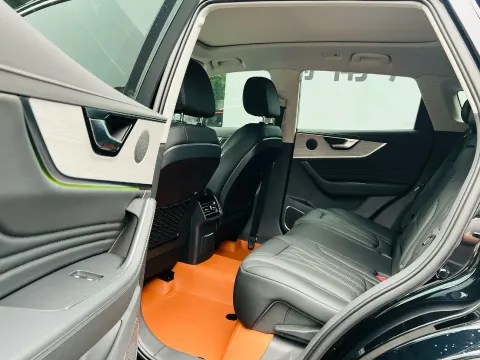 2025 HongQi HS5 2.0T 252HP L4 8AT