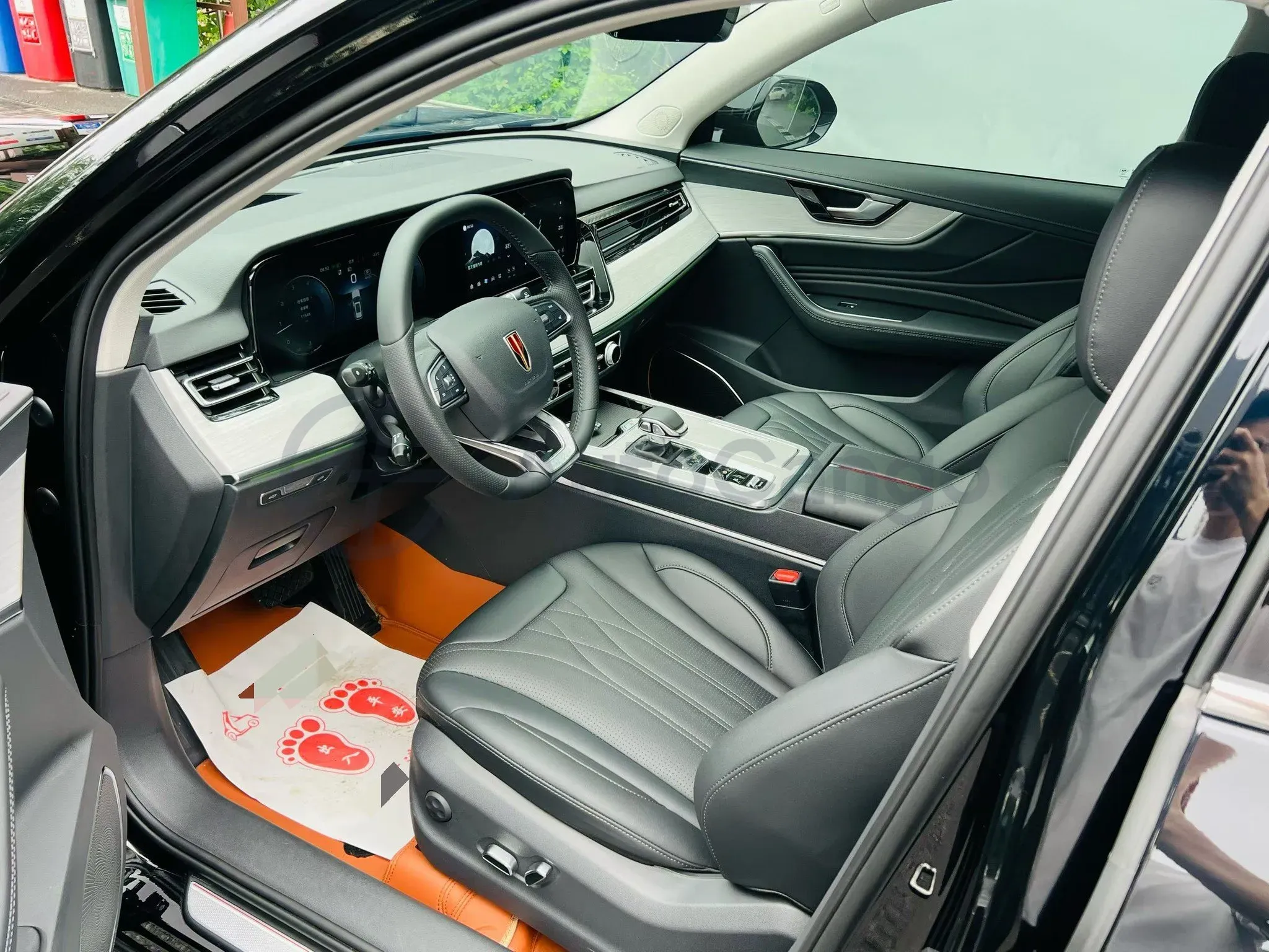 2025 HongQi HS5 2.0T 252HP L4 8AT,autocango,china used car exporter,china ev exporter,chinese used car exporter,chinese used ev exporter
