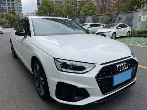 2022 Audi A4L 2.0T 190HP L4 7DCT