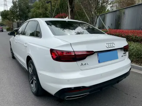 2022 Audi A4L 2.0T 190HP L4 7DCT