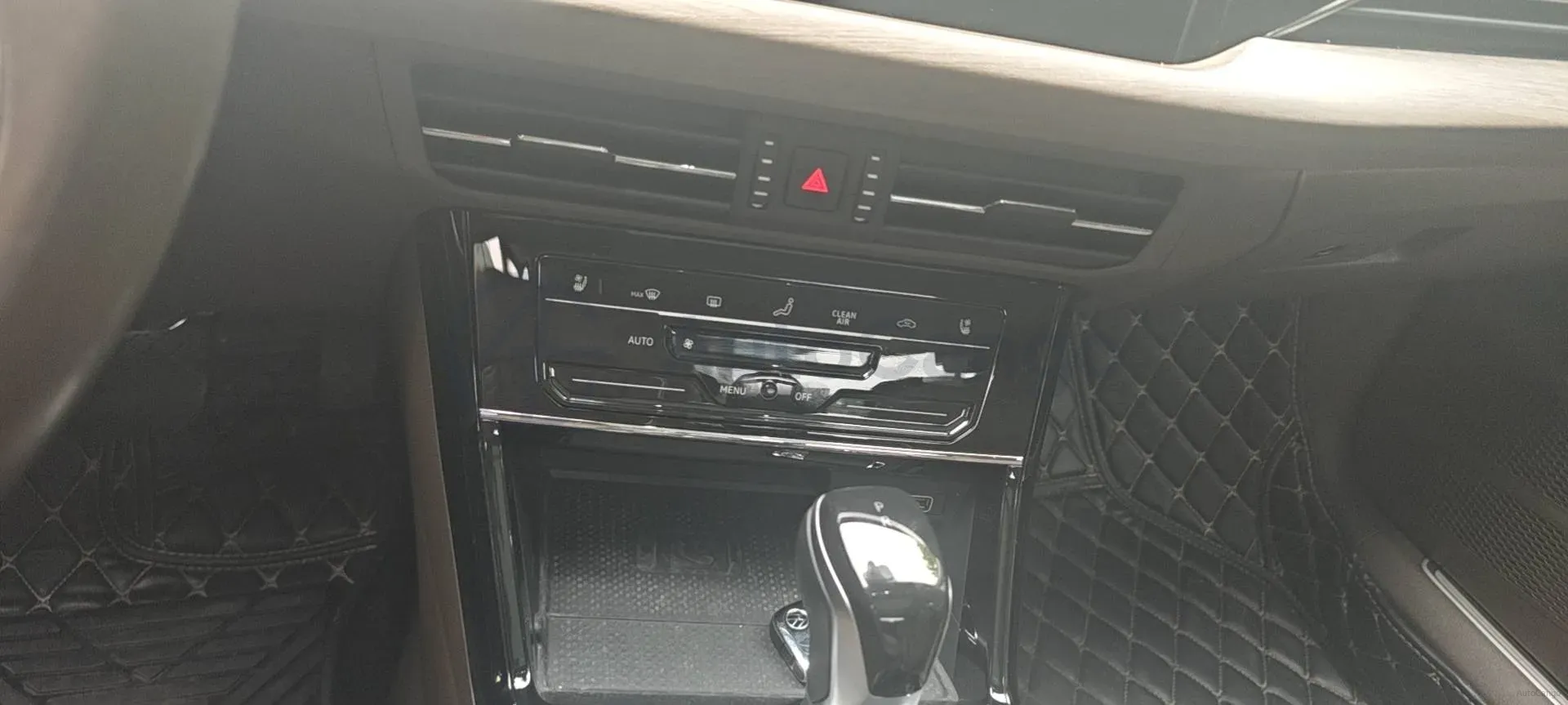 2021 Volkswagen Passat 2.0T 220HP L4 7DCT,autocango,china used car exporter,china ev exporter,chinese used car exporter,chinese used ev exporter