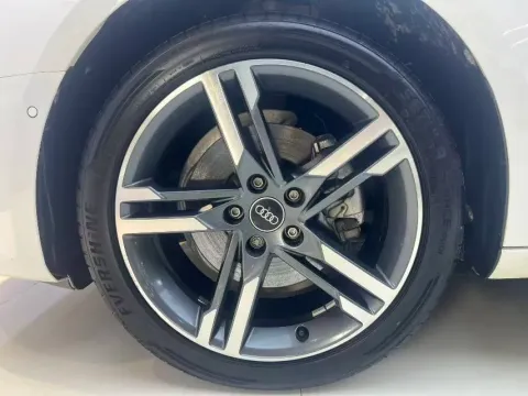 2022 Audi A4L 2.0T 190HP L4 7DCT