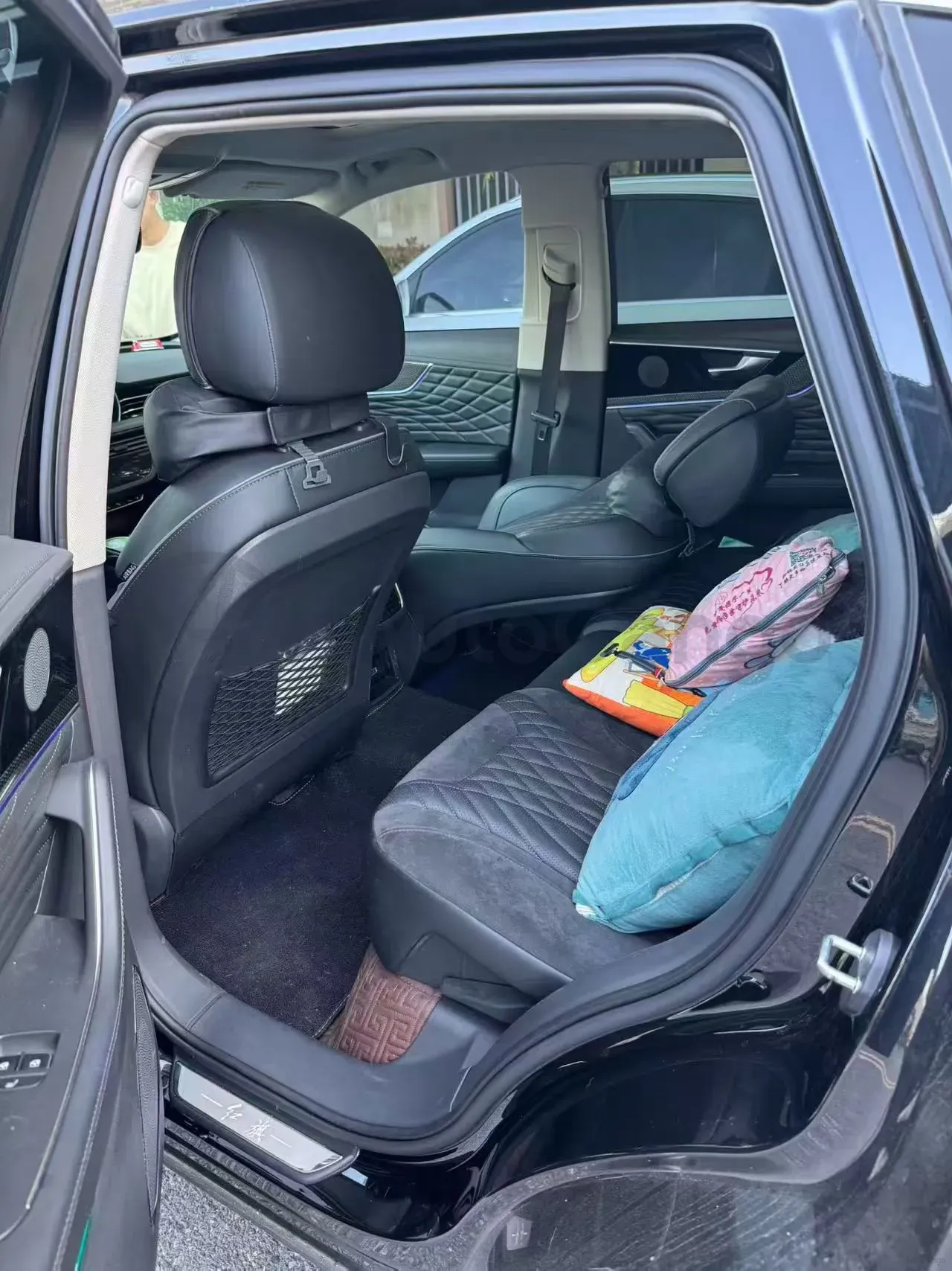 2022 HongQi HS5 2.0T 224HP L4 6AT,autocango,china used car exporter,china ev exporter,chinese used car exporter,chinese used ev exporter