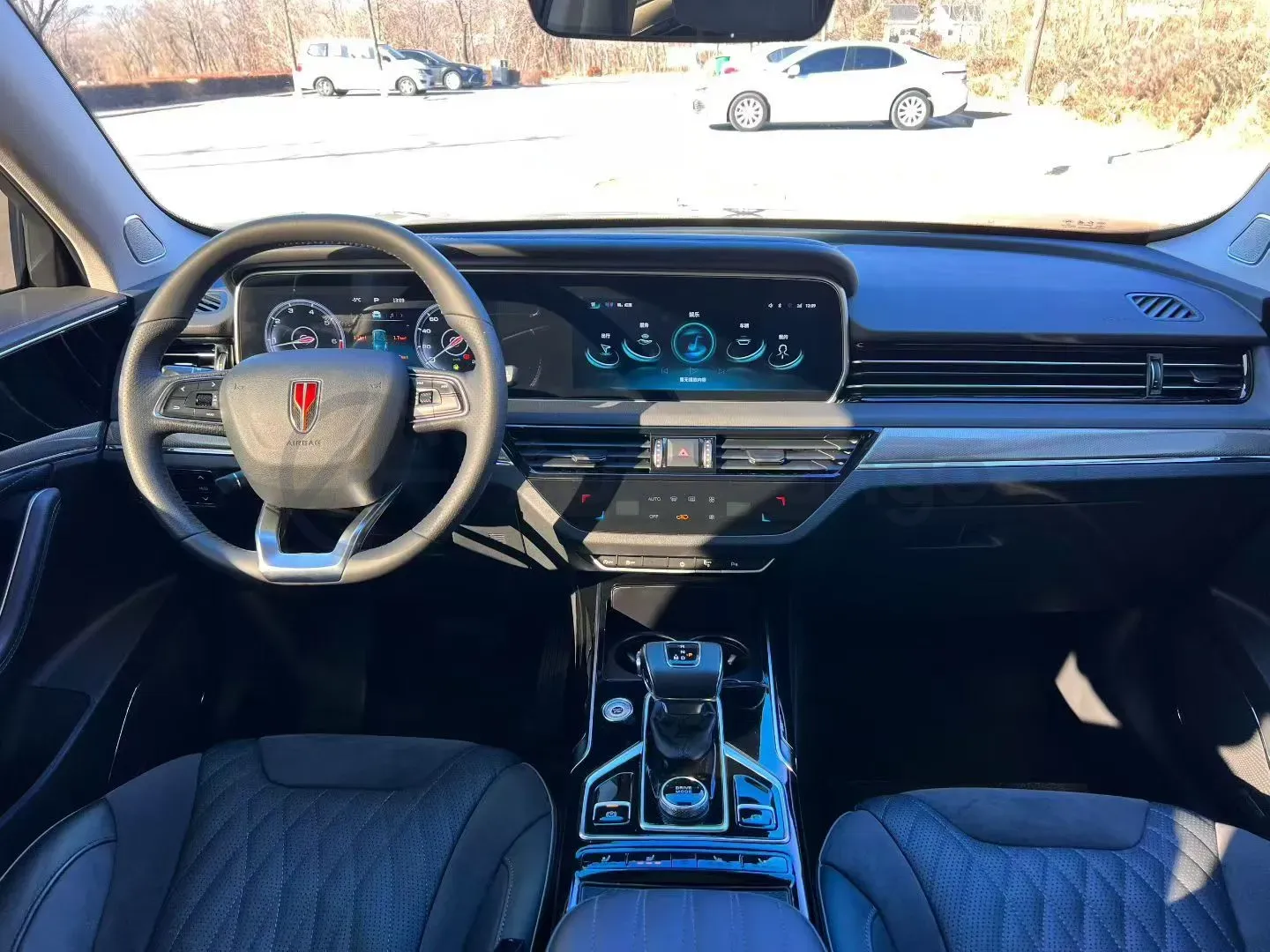 2022 HongQi HS5 2.0T 224HP L4 6AT,autocango,china used car exporter,china ev exporter,chinese used car exporter,chinese used ev exporter