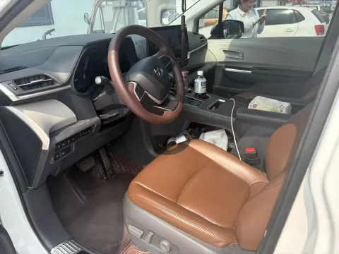 2023 Toyota Granvia 2.5L 189HP L4 E-CVT Hybrid