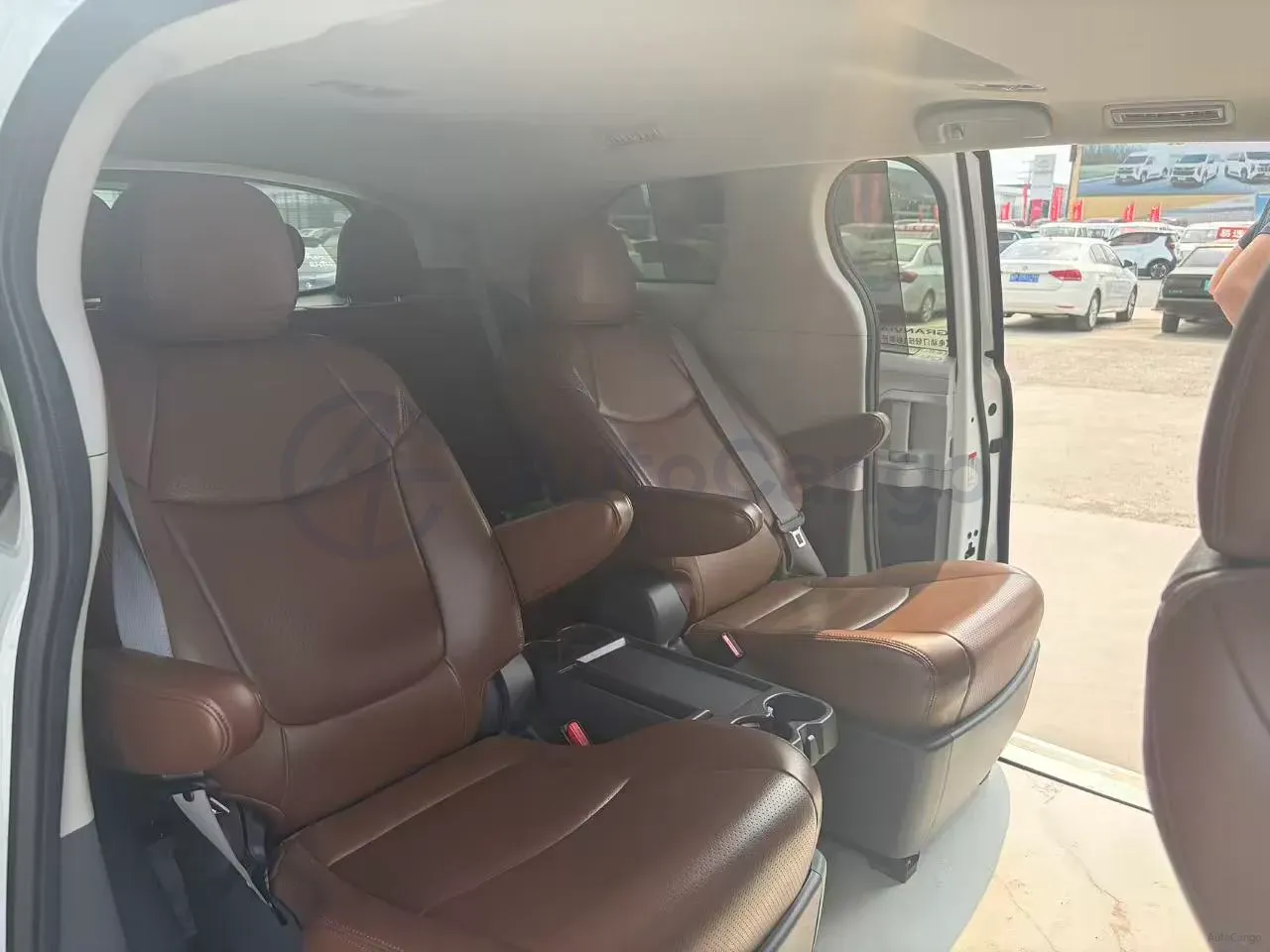 2023 Toyota Granvia 2.5L 189HP L4 E-CVT Hybrid,autocango,china used car exporter,china ev exporter,chinese used car exporter,chinese used ev exporter