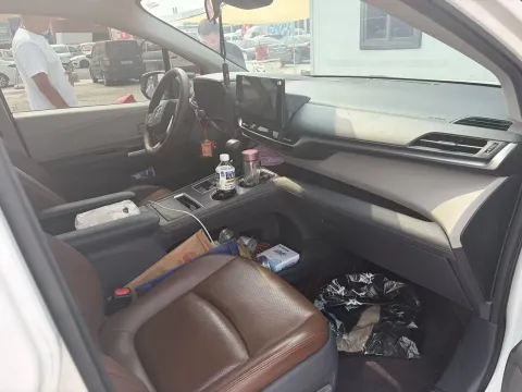 2023 Toyota Granvia 2.5L 189HP L4 E-CVT Hybrid