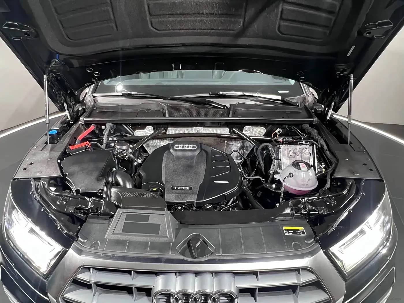 2020 Audi Q5L 2.0T 252HP L4 7DCT,autocango,china used car exporter,china ev exporter,chinese used car exporter,chinese used ev exporter