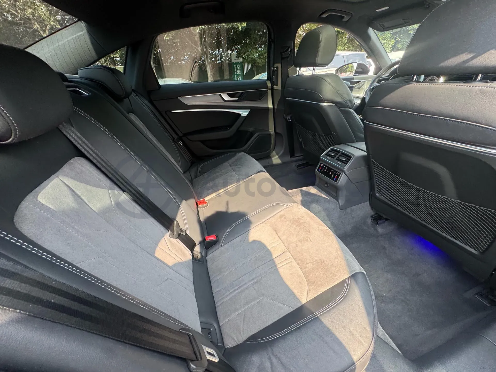 2022 Audi A6L 2.0T 224HP L4 7DCT,autocango,china used car exporter,china ev exporter,chinese used car exporter,chinese used ev exporter