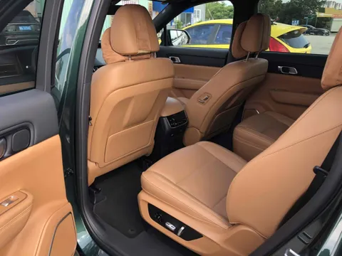 2021 Li ONE Range Extended 131HP REEV 40.5KWH,autocango,china used car exporter,china ev exporter,chinese used car exporter,chinese used ev exporter