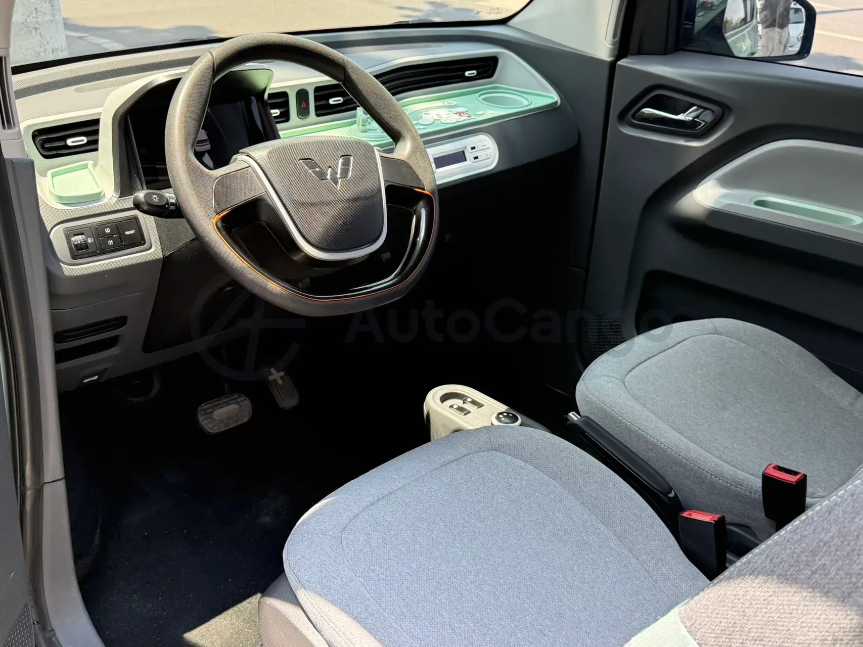 2021 WuLing HongGuang MINI EV BEV 13.8KWH,autocango,china used car exporter,china ev exporter,chinese used car exporter,chinese used ev exporter